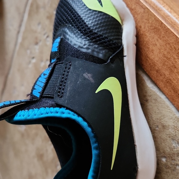 Nike boys black with yellow swoosh shoes size 7 - Picture 7 of 10